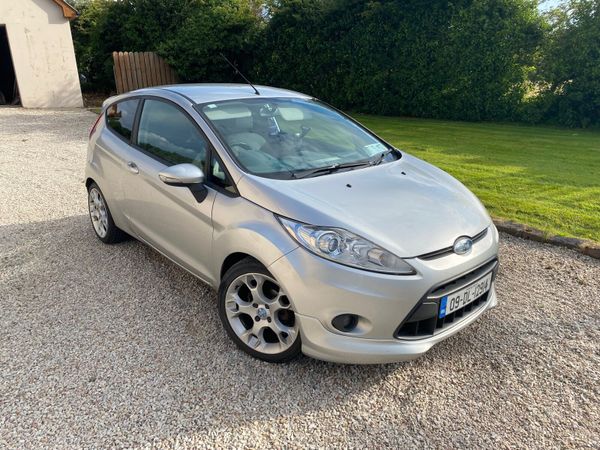 Ford Fiesta Hatchback, Petrol, 2009, Silver