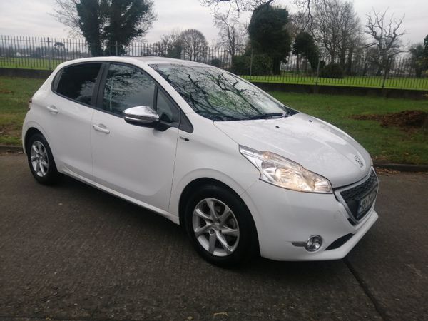 Peugeot 208 Hatchback, Petrol, 2015, White