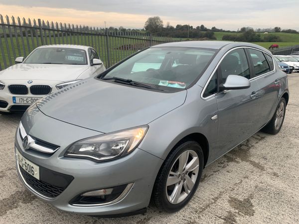 Vauxhall Astra Hatchback, Diesel, 2015, Silver