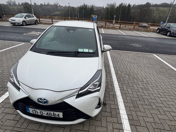 Toyota Yaris Hatchback, Petrol Hybrid, 2017, White