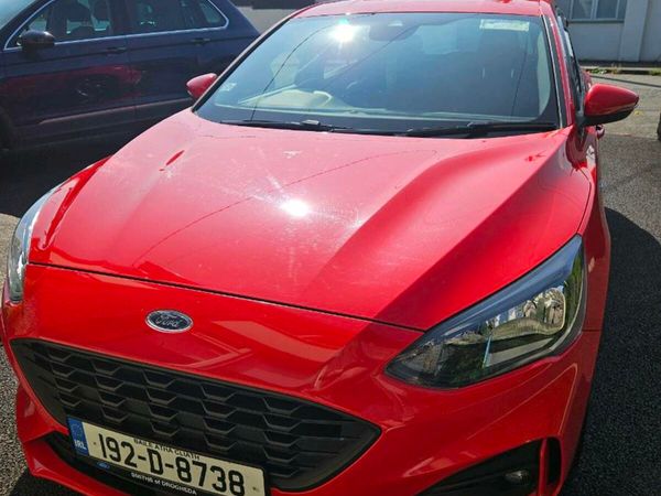 Ford Focus Hatchback, Petrol, 2019, Red