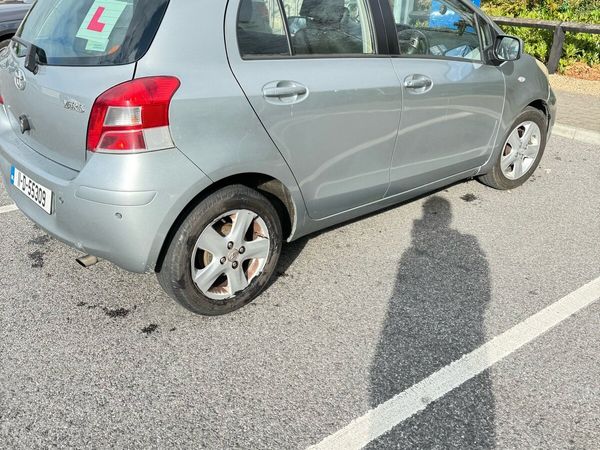 Toyota Yaris Hatchback, Petrol, 2011, Silver