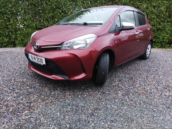 Toyota Yaris Hatchback, Petrol, 2015, Red