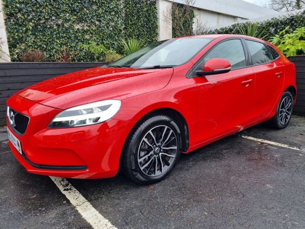 Volvo V40 Hatchback, Petrol, 2019, Red