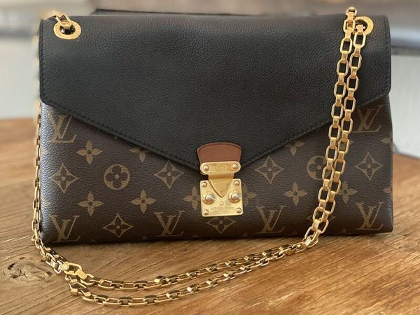 Pallas chain bag outlet