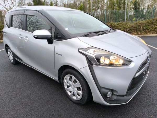 Toyota Sienta MPV, Petrol Hybrid, 2016, White