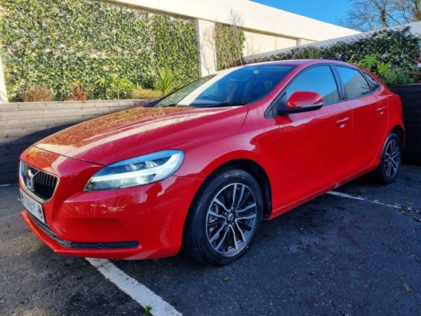 Volvo V40 Hatchback, Petrol, 2018, Red