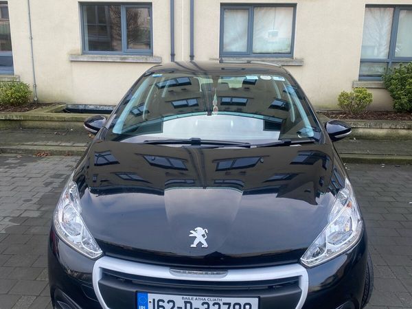 Peugeot 208 Hatchback, Petrol, 2016, Black