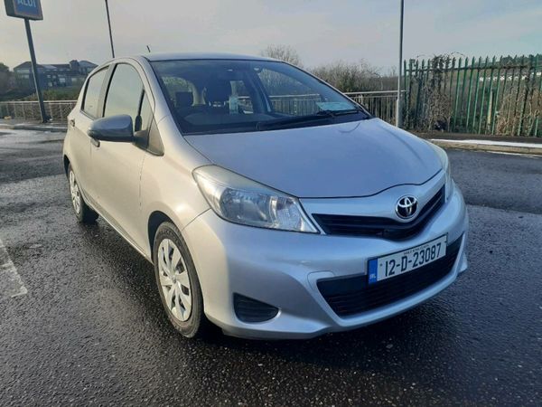 Toyota Yaris Hatchback, Petrol, 2012, Silver