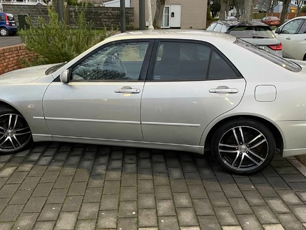 Toyota Other Saloon, Petrol, 2000, Silver