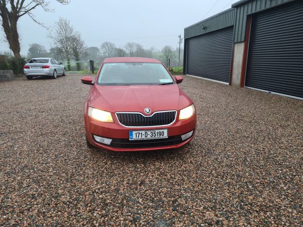 Skoda Octavia Saloon, Diesel, 2017, Red