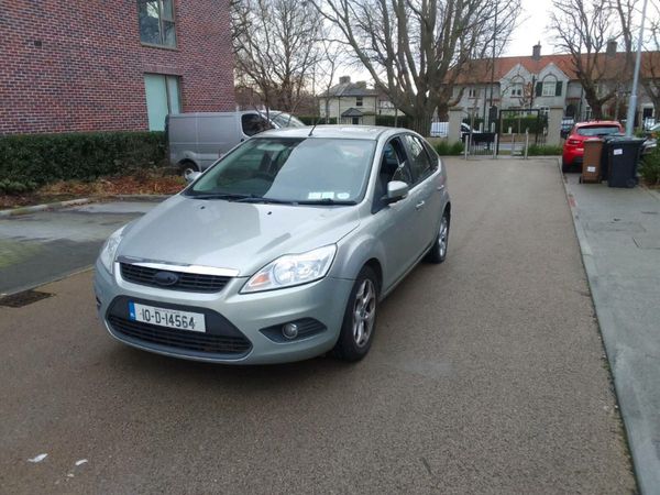 Ford Focus Hatchback, Diesel, 2010, Gold
