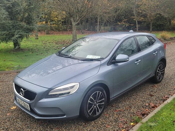 Volvo V40 Hatchback, Diesel, 2016, Blue