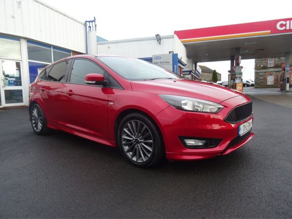 Ford Focus Hatchback, Diesel, 2017, Red