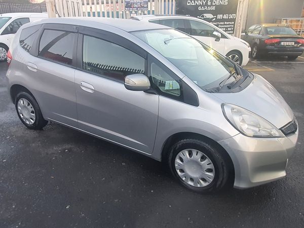 Honda Fit Hatchback, Petrol, 2011, Silver