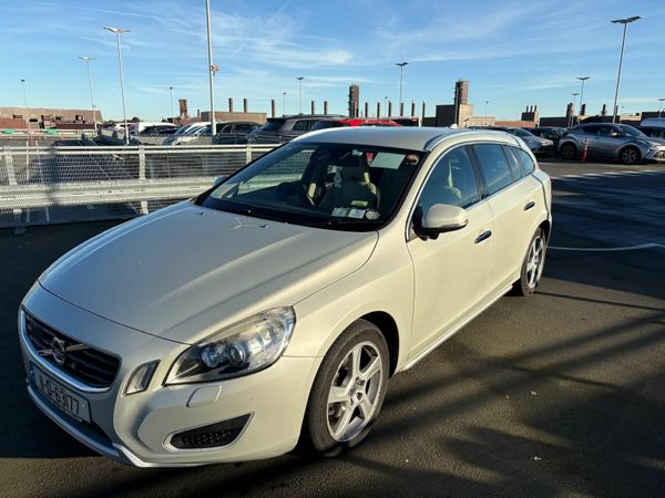 Volvo V60 Estate, Petrol, 2011, White