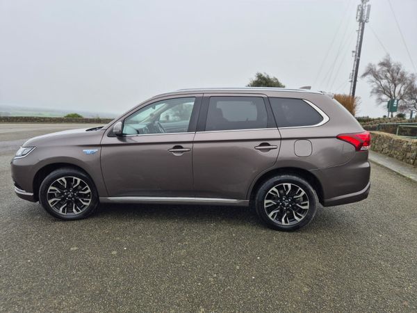 Mitsubishi Outlander SUV, Petrol Plug-in Hybrid, 2017, Brown