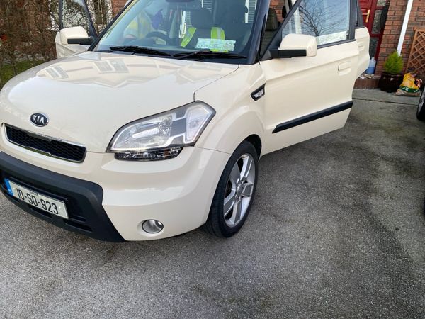 Kia Soul Hatchback, Diesel, 2010, Beige