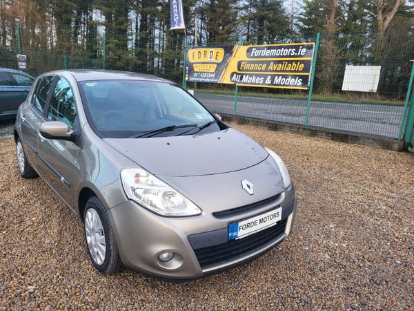 Renault Clio Hatchback, Diesel, 2011, Gold