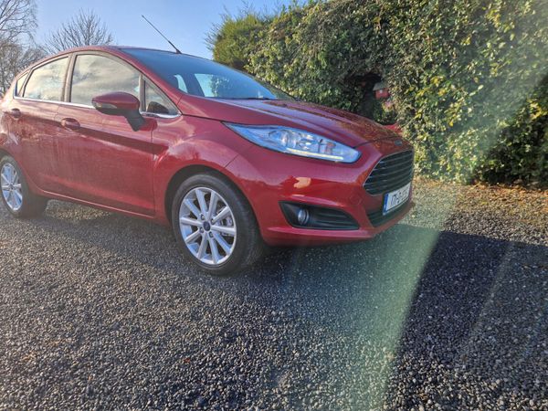 Ford Fiesta Hatchback, Petrol, 2017, Red