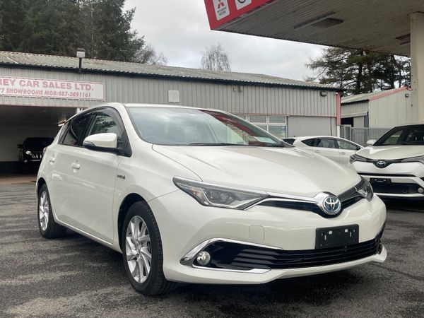 Toyota Auris Hatchback, Petrol Hybrid, 2016, White