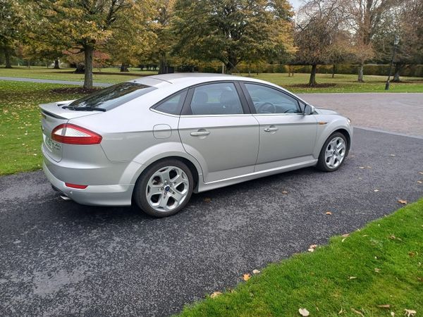 Ford Mondeo Hatchback, Petrol, 2009, Silver