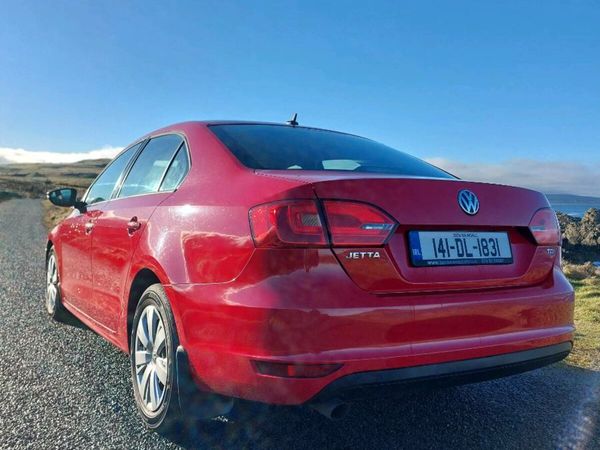 Volkswagen Jetta Saloon, Diesel, 2014, Red