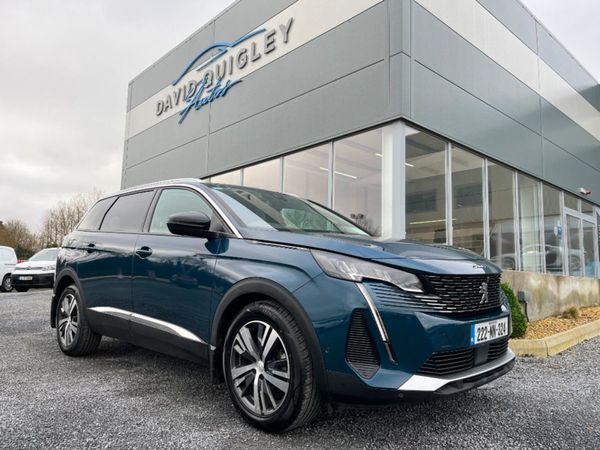 Peugeot 5008 MPV, Diesel, 2022, Blue