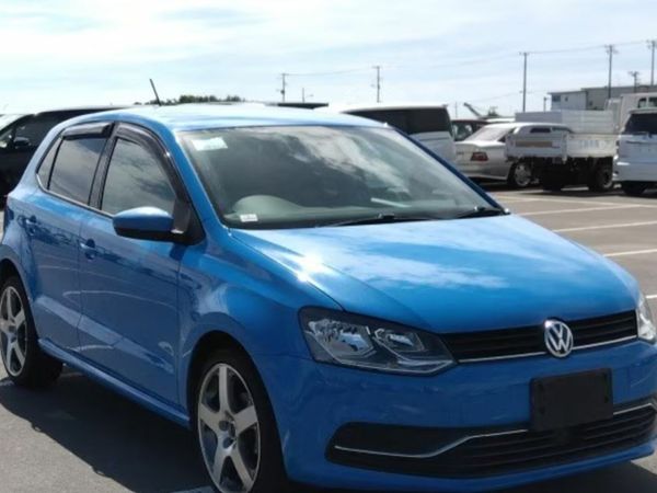 Volkswagen Polo Hatchback, Petrol, 2015, Blue