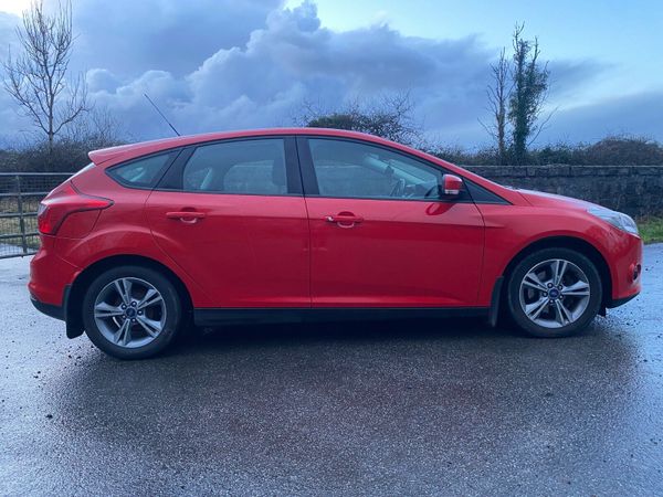 Ford Focus Hatchback, Diesel, 2014, Red