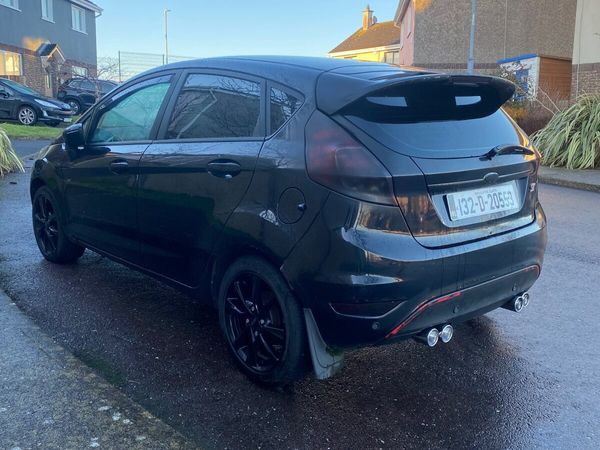 Ford Fiesta Hatchback, Diesel, 2013, Black
