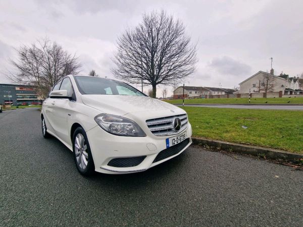 Mercedes-Benz B-Class MPV, Petrol, 2012, White