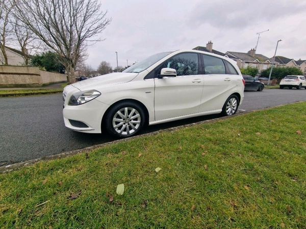 Mercedes-Benz B-Class MPV, Petrol, 2012, White