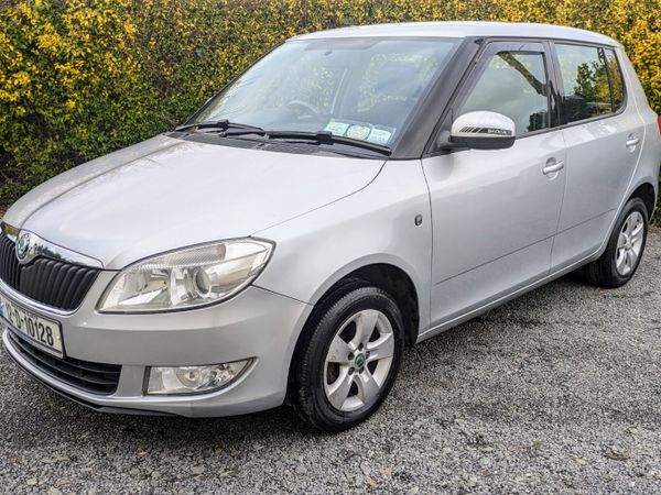 Skoda Fabia Hatchback, Petrol, 2012, Silver