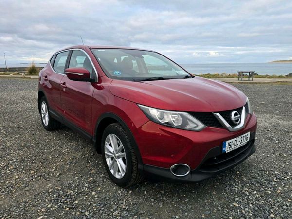 Nissan Qashqai Hatchback, Diesel, 2015, Red