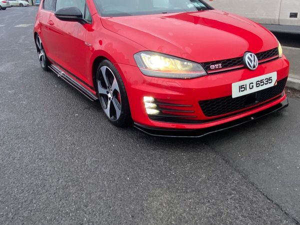 Volkswagen Golf Hatchback, Petrol, 2015, Red