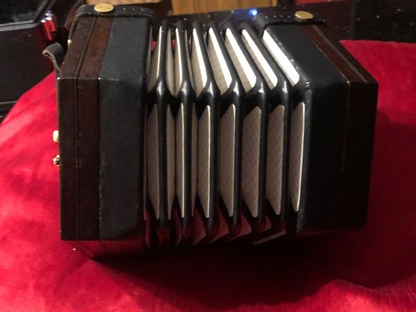 Second hand concertina for sale clearance