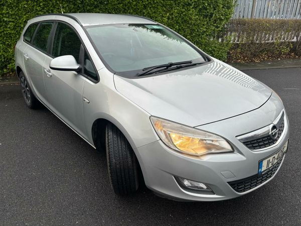 Opel Astra MPV, Diesel, 2011, Silver