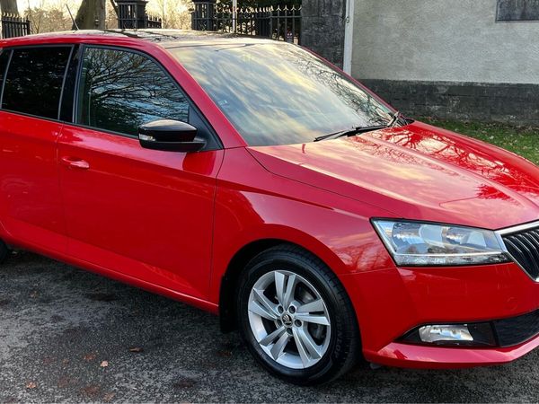 Skoda Fabia Hatchback, Petrol, 2021, Red