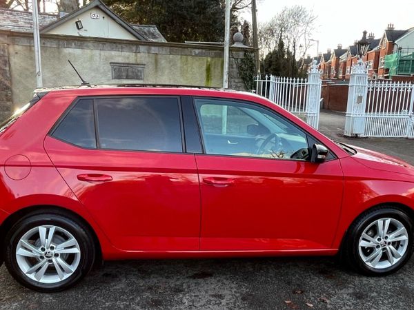 Skoda Fabia Hatchback, Petrol, 2021, Red