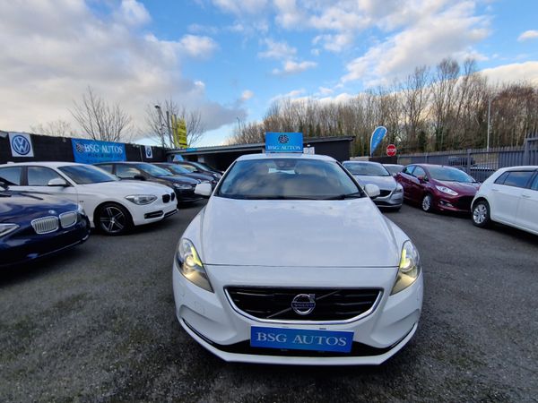 Volvo V40 Hatchback, Petrol, 2014, White