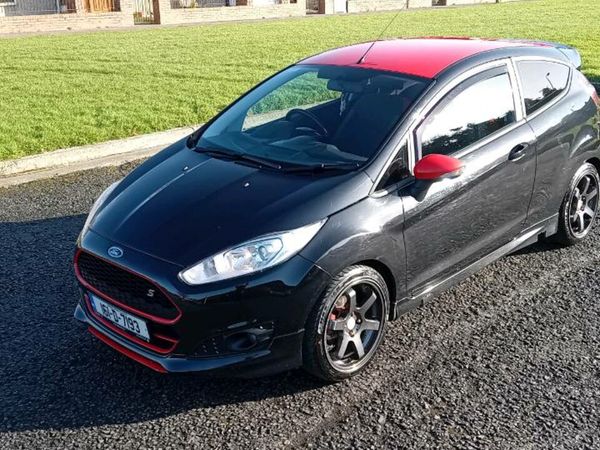 Ford Fiesta Hatchback, Petrol, 2016, Black