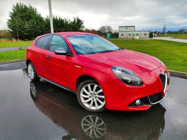 Alfa Romeo Giulietta Hatchback, Diesel, 2020, Red