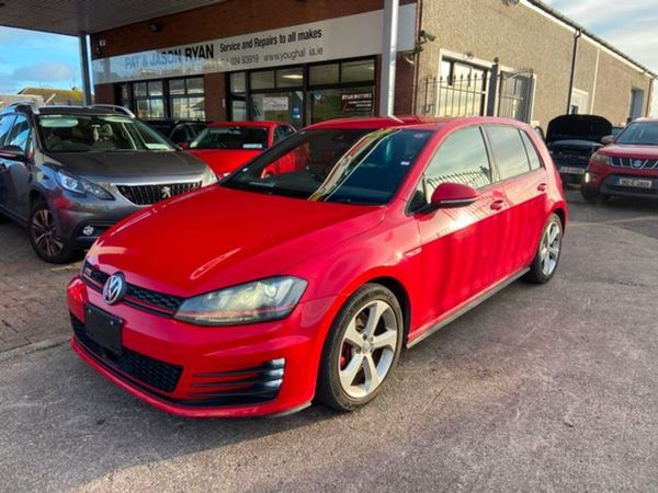 Volkswagen Golf Hatchback, Petrol, 2014, Red