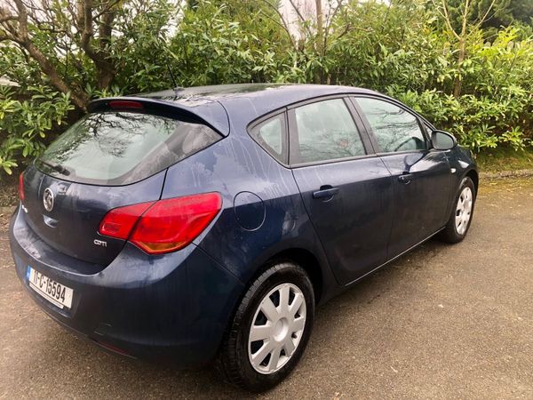 Vauxhall Astra Hatchback, Diesel, 2011, Blue