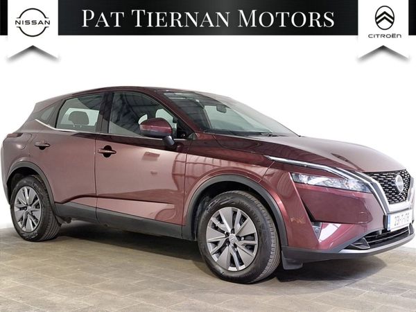 Nissan Qashqai MPV, Petrol, 2023, Red