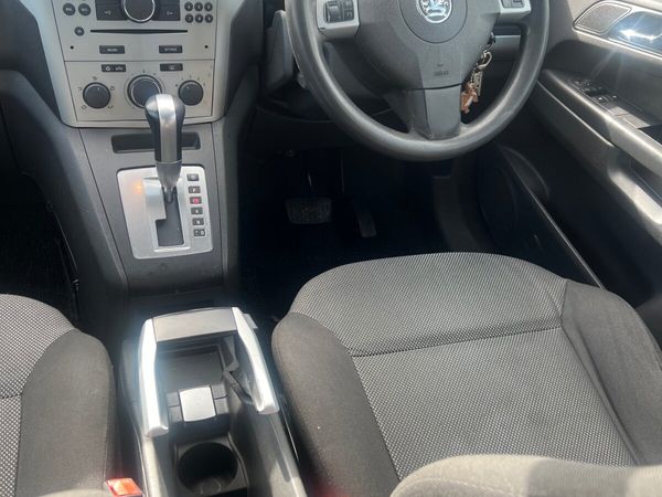 Vauxhall Zafira MPV, Diesel, 2010, Silver