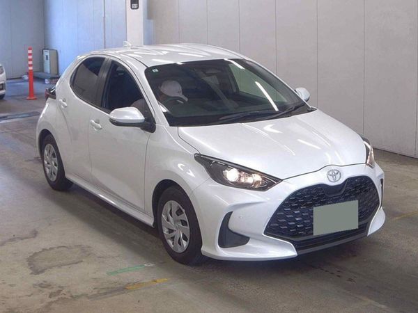 Toyota Yaris Hatchback, Petrol, 2024, White