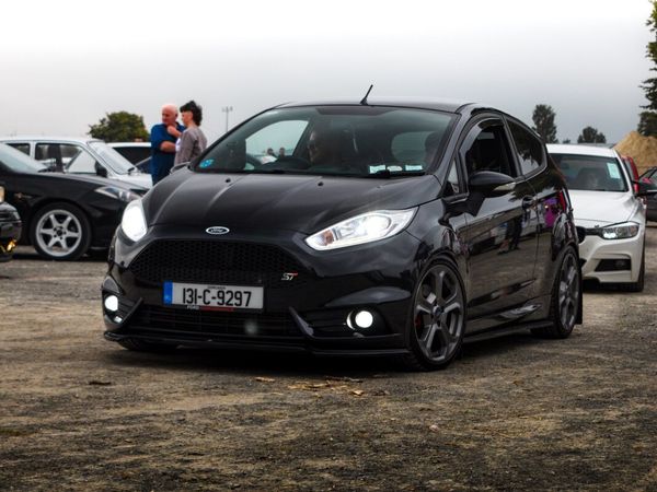 Ford Fiesta Hatchback, Petrol, 2013, Black