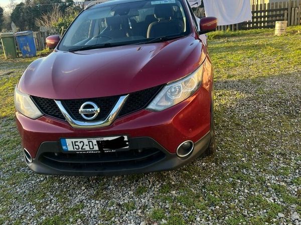 Nissan Qashqai Hatchback, Diesel, 2015, Red